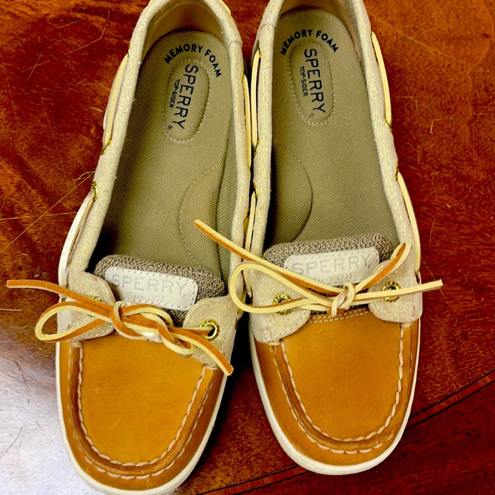 Women’s Sperry Leather Topsiders gold leather ties , Size 7